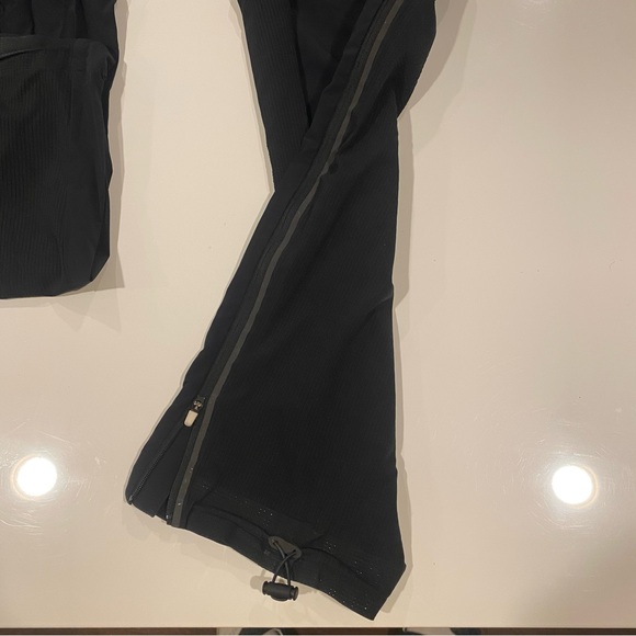 On Cloud Men’s Track Pants Size S - Picture 2 of 3